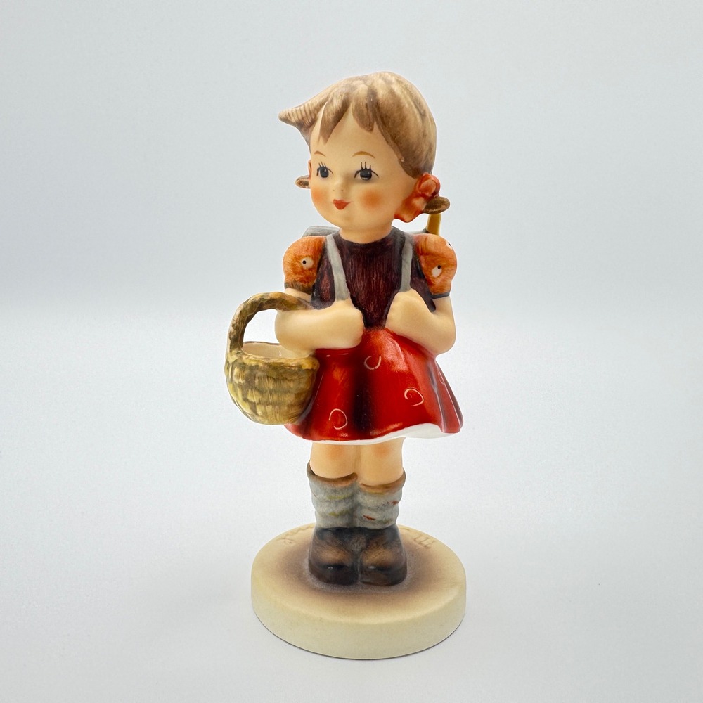 Rare Artist Signed Goebel Hummel School Girl Figurine 81/0 W Germany 4.5 Inch